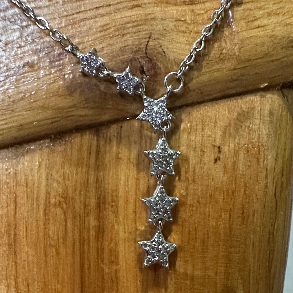Dazzling Crystal Silver Star Chain Necklace NEW ✨⭐️⭐️ - Picture 2 of 3
